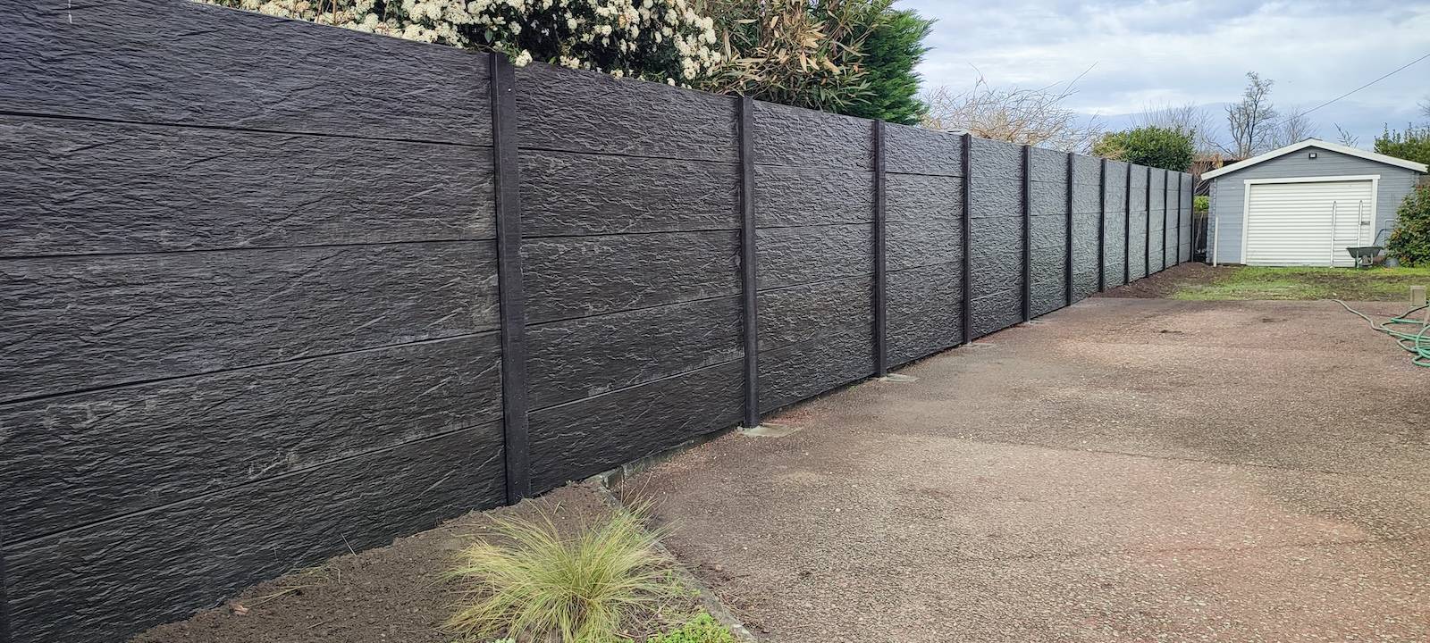 Clôture dalle décorative