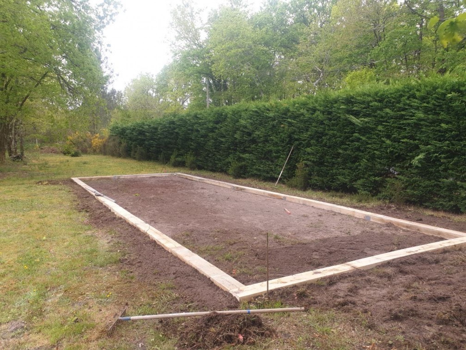 AVANT Création d'un boulodrome chez un particulier à Carcans : une initiative conviviale et sportive