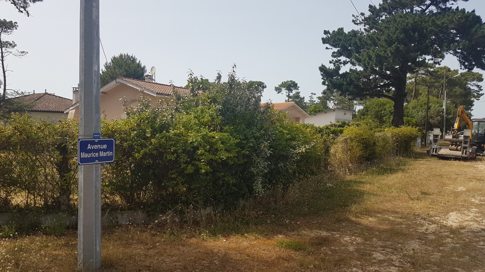 Avant création d'une clôture rigide mixte avec occultation bois, portillon et portail à Vendays-Montalivet (33).