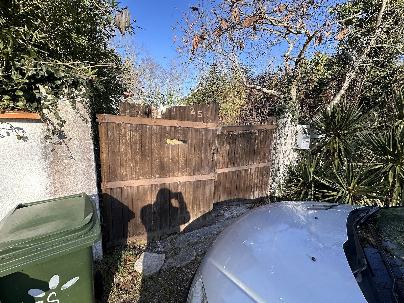 Pose de Portail Aluminium RAL 3004 double battant sur pilier maçonné existant à Hourtin.  