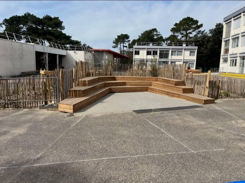 Entreprise d'aménagements extérieurs pour collèges et lycées dans le médoc