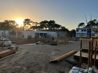 Réalisation d'un banc en bois pour un établissement scolaire à Soulac dans le Médoc