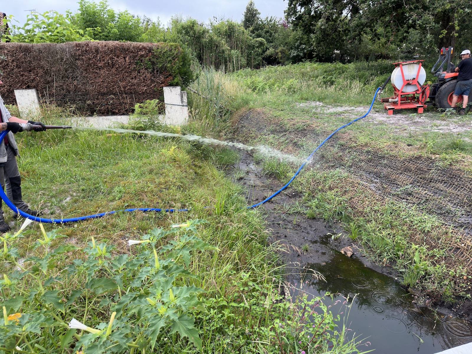 Hydroseeding ensemencement hydraulique de talus à l'Airiale des Girolles un lotissement à Hourtin