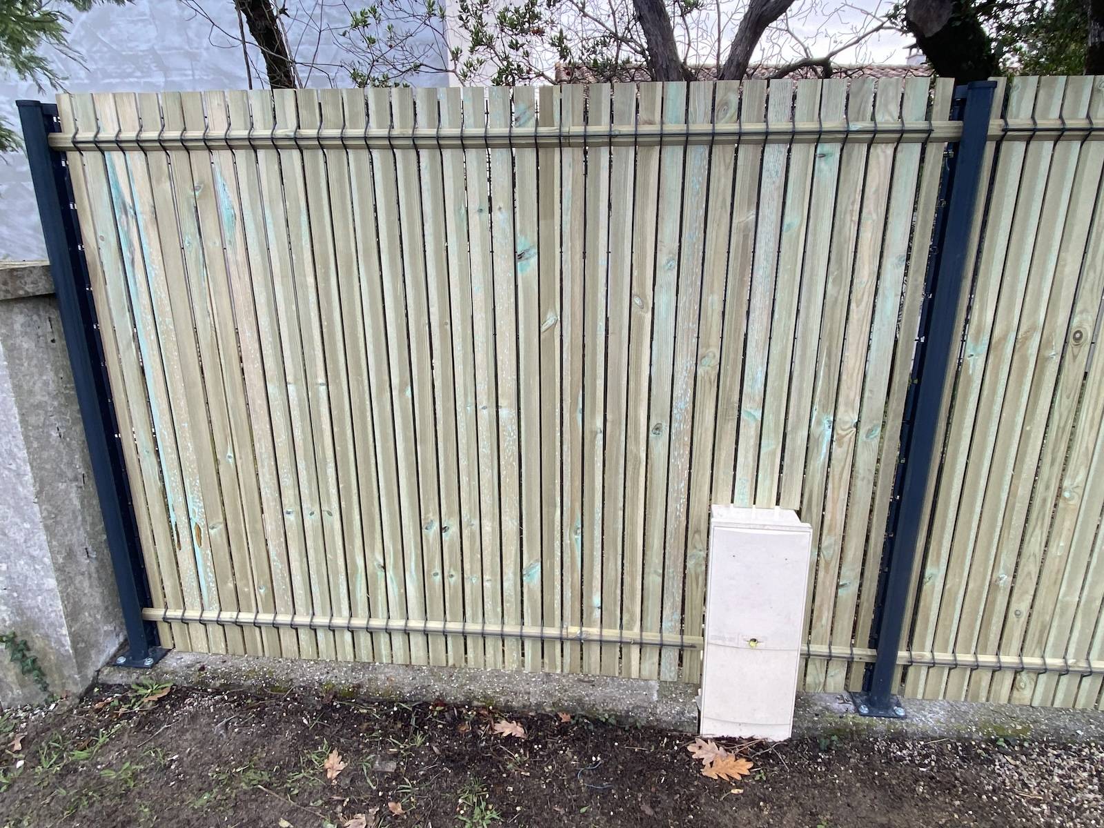 Découpe de compteur Clôture rigide premium fixation sur platine et portail aluminium ! à lacanau