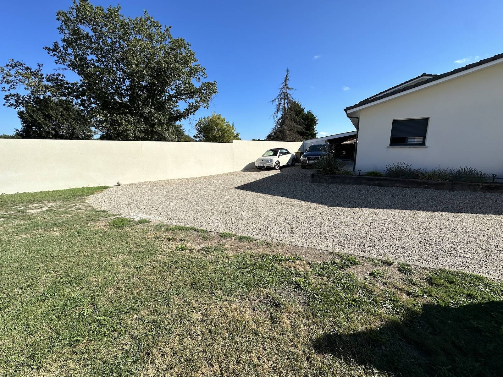 Rénovation d'une aire de stationnement de 180 m2 en gravier garonne  à Lesparre par Bouleris ! 
