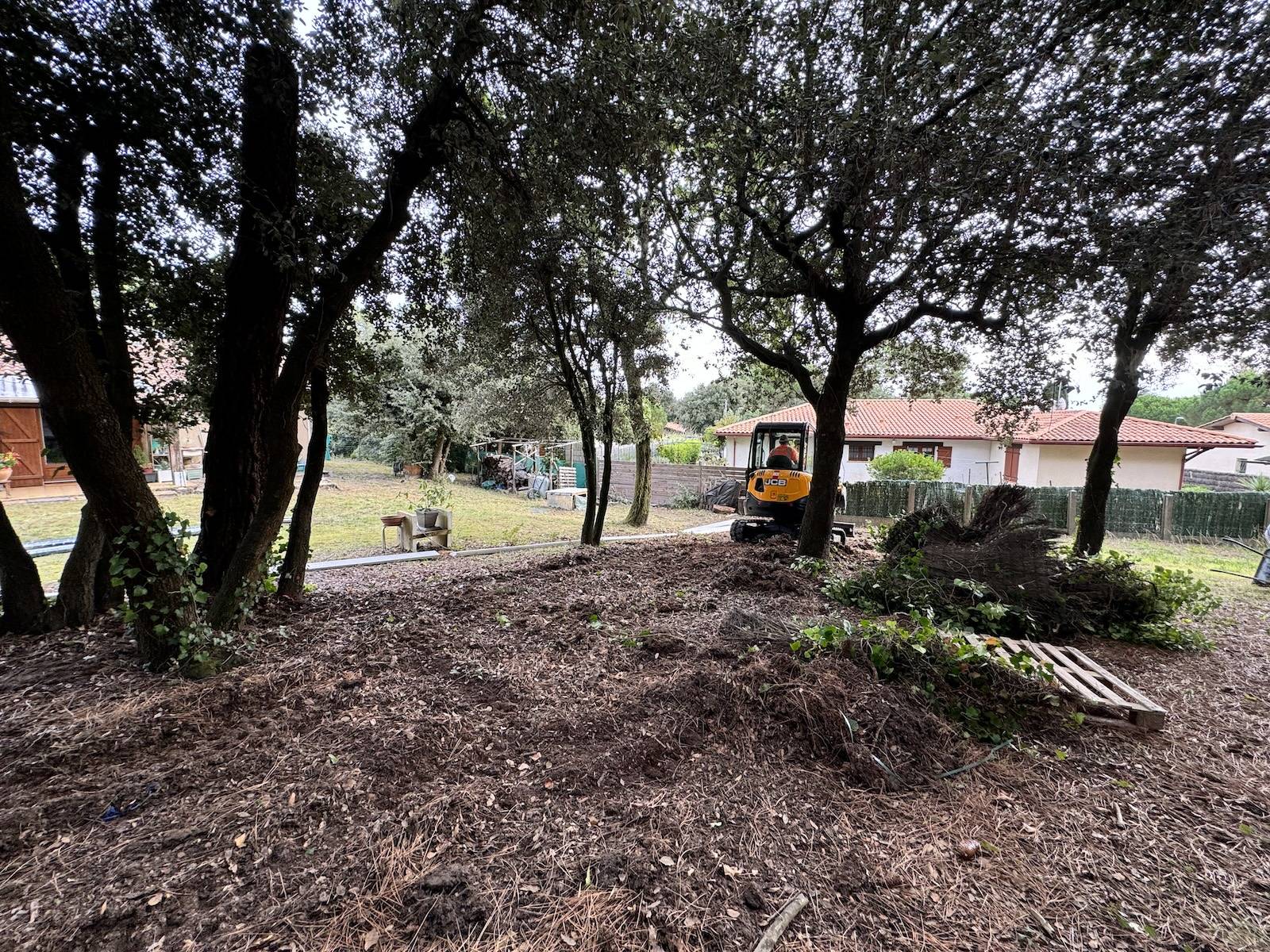 Clôture rigide avec occultation bois pas cher pour un jardin à Soulac ! 