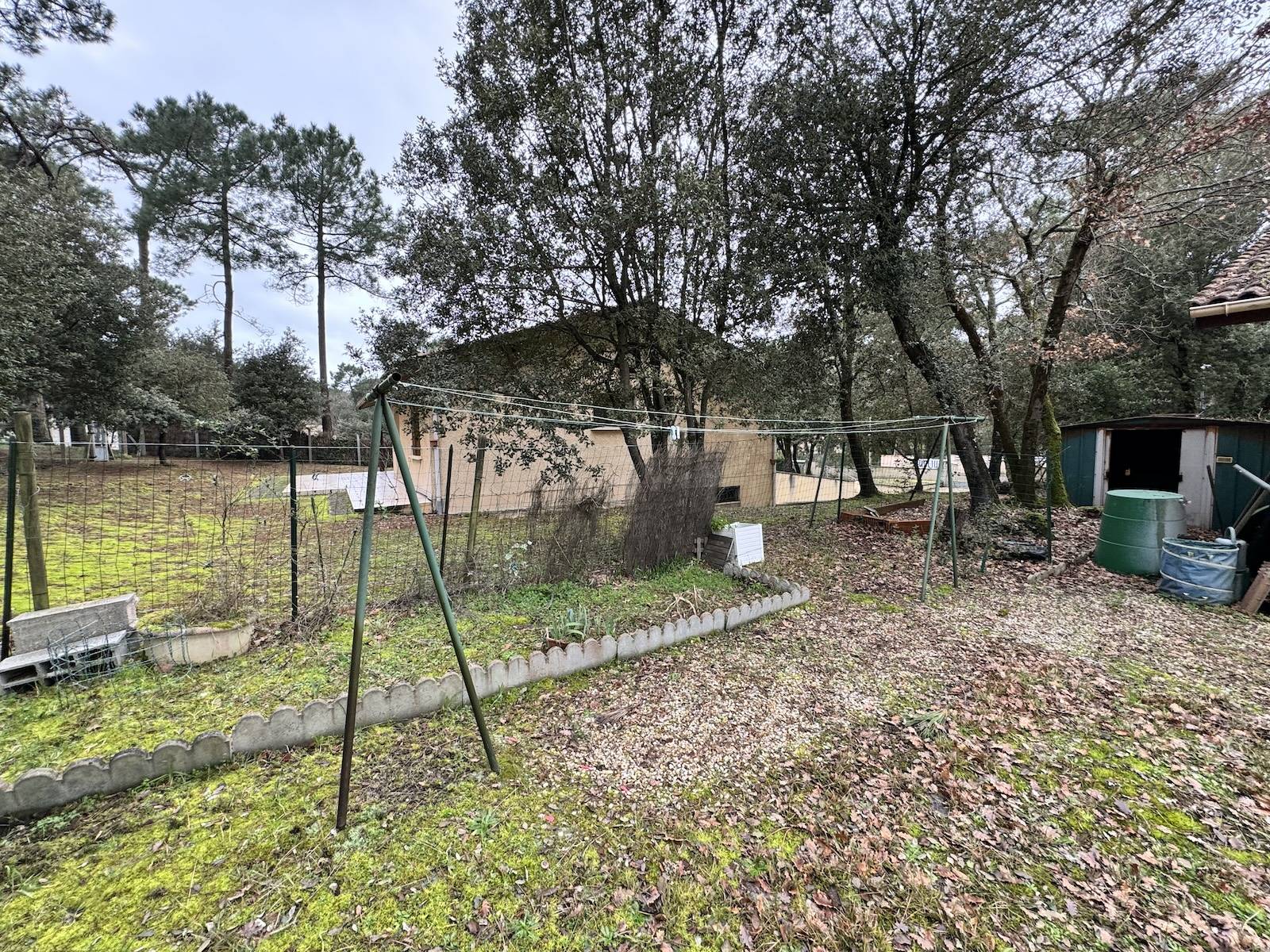 Clôture rigide mixte avec occultation bois design à Soulac ! 