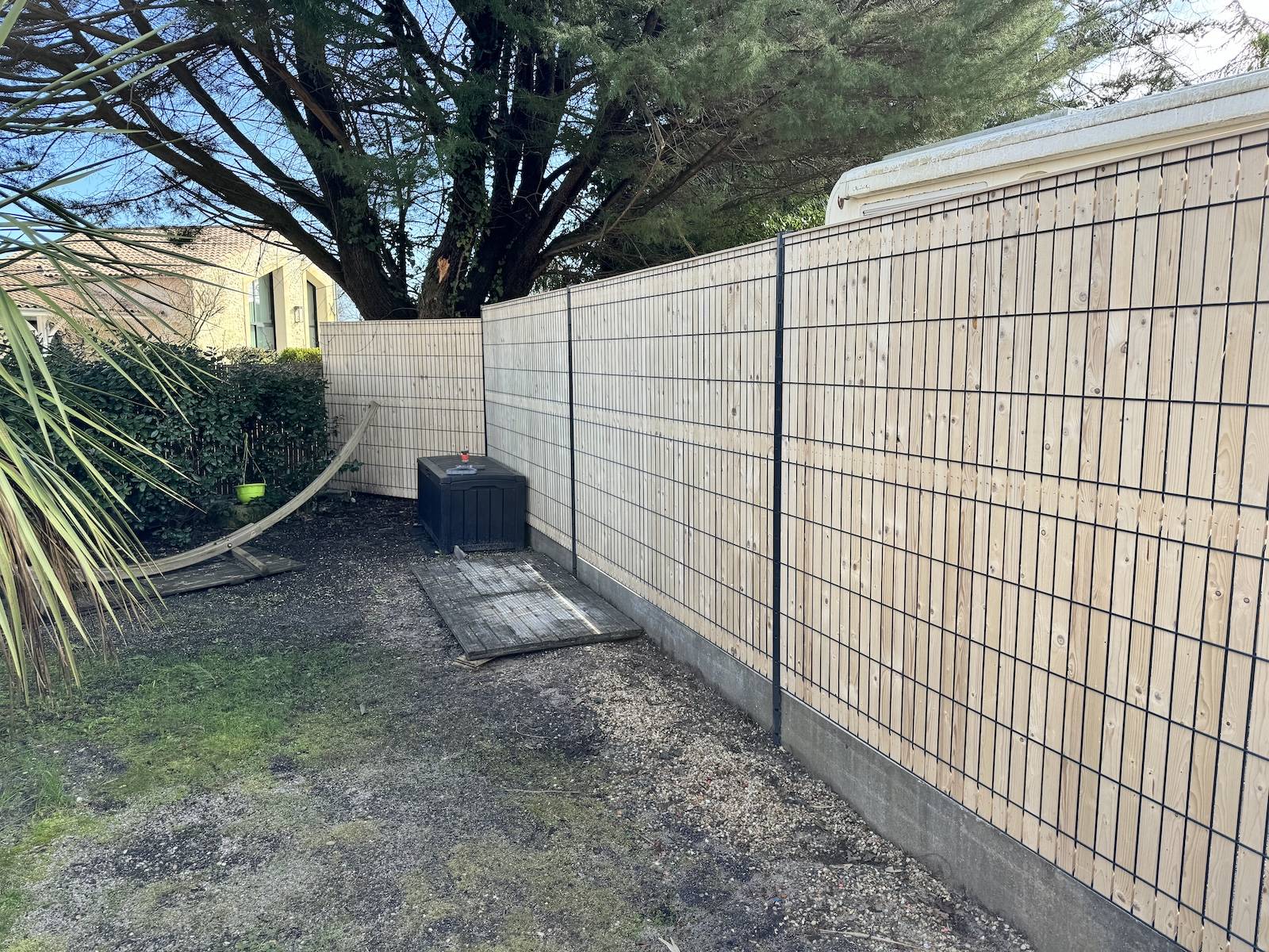 Cloture rigide avec occultation bois à Hourtin !