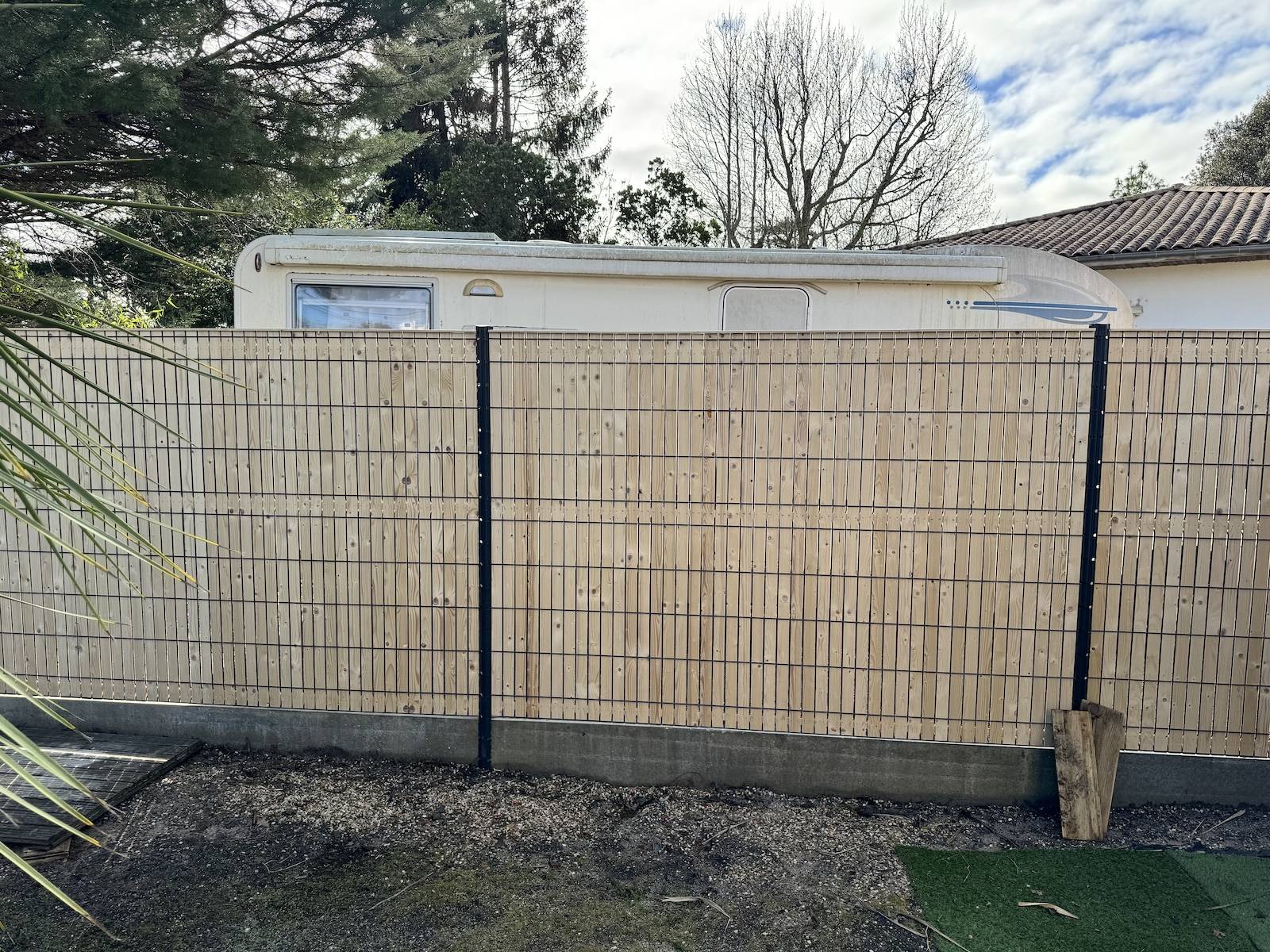 Cloture rigide avec occultation bois à Hourtin !