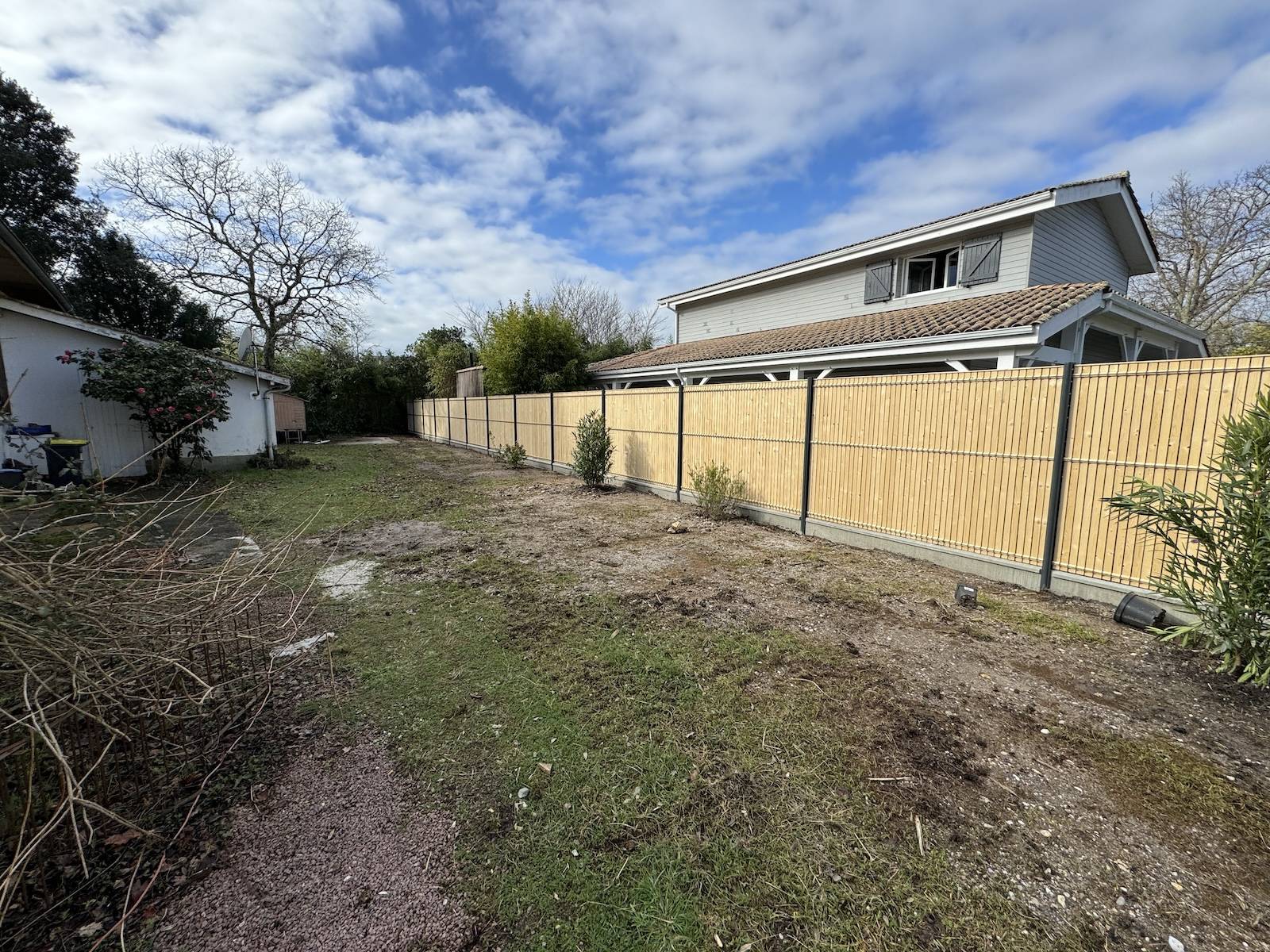 Cloture rigide avec occultation bois à Hourtin !