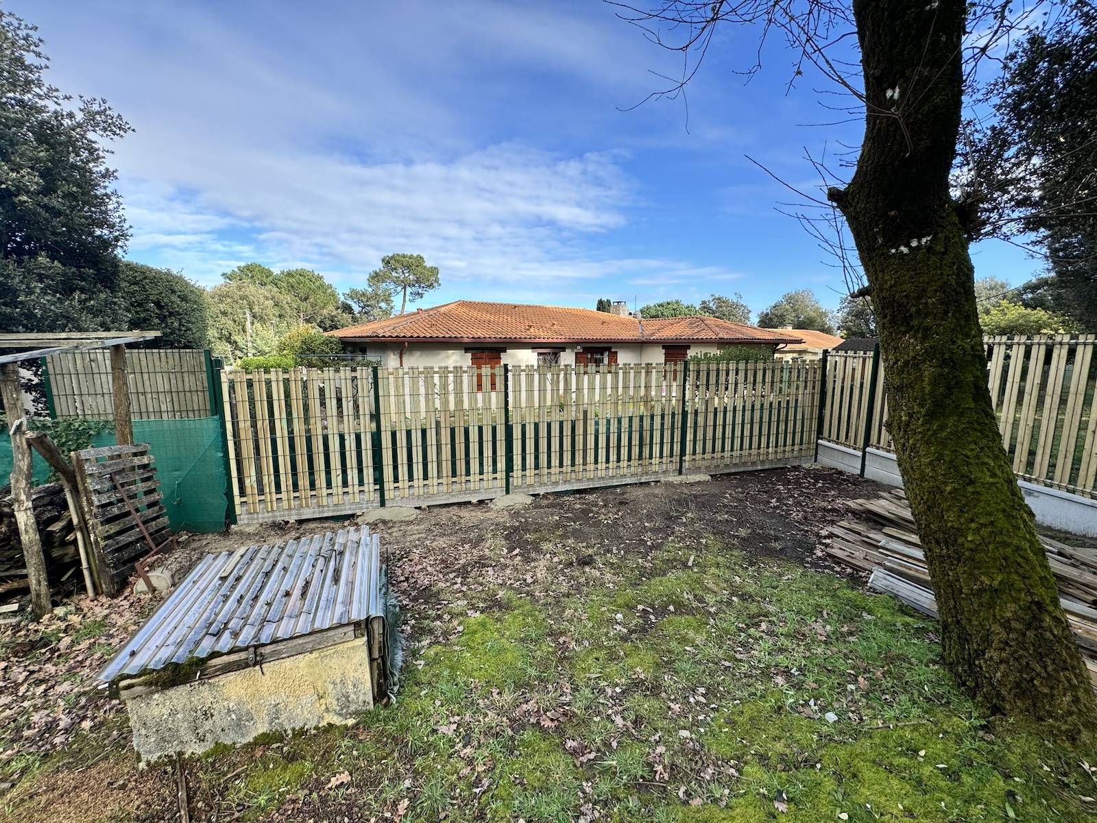 Clôture rigide mixte avec occultation bois design à Soulac ! 