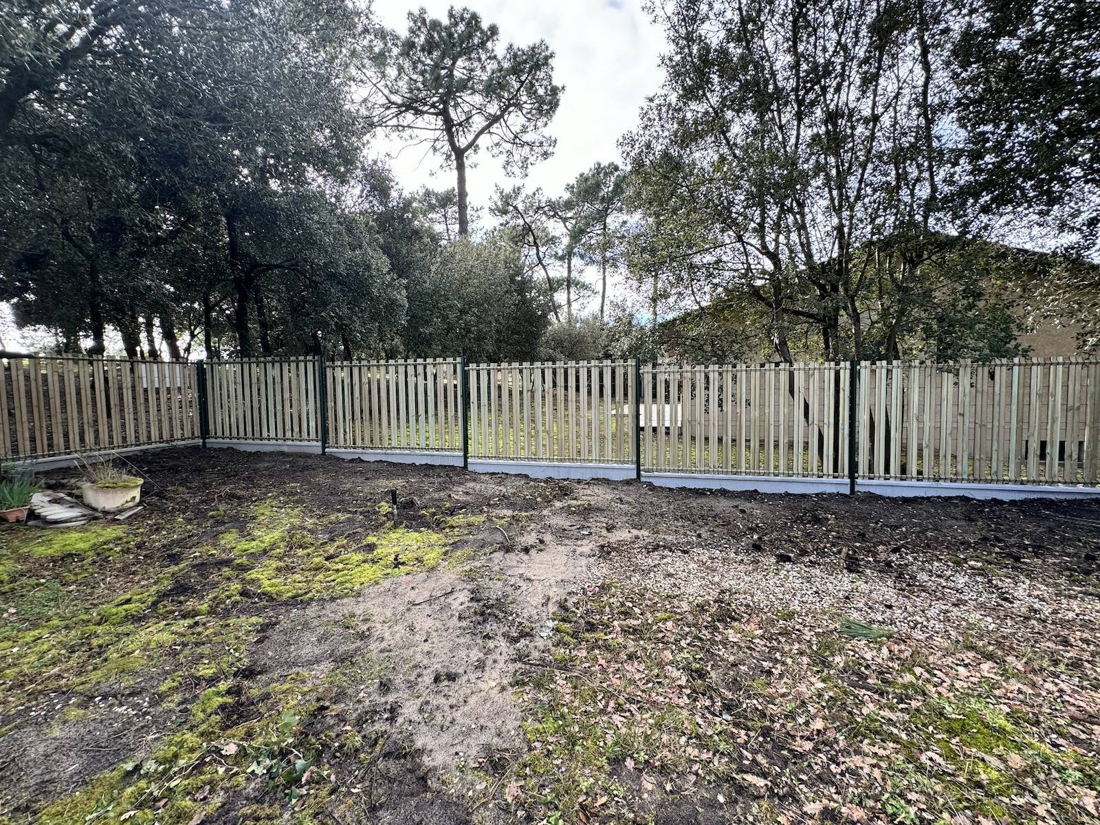 Clôture rigide mixte avec occultation bois design à Soulac ! 