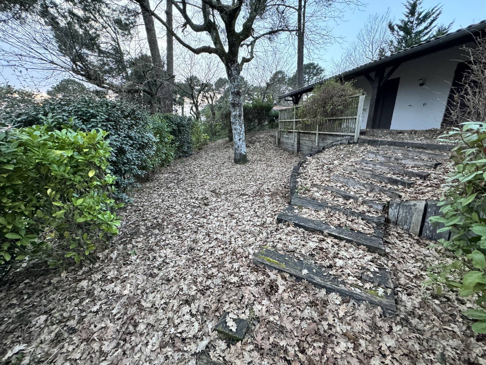 Mur de soutenement et marche en ardoise à Lacanau