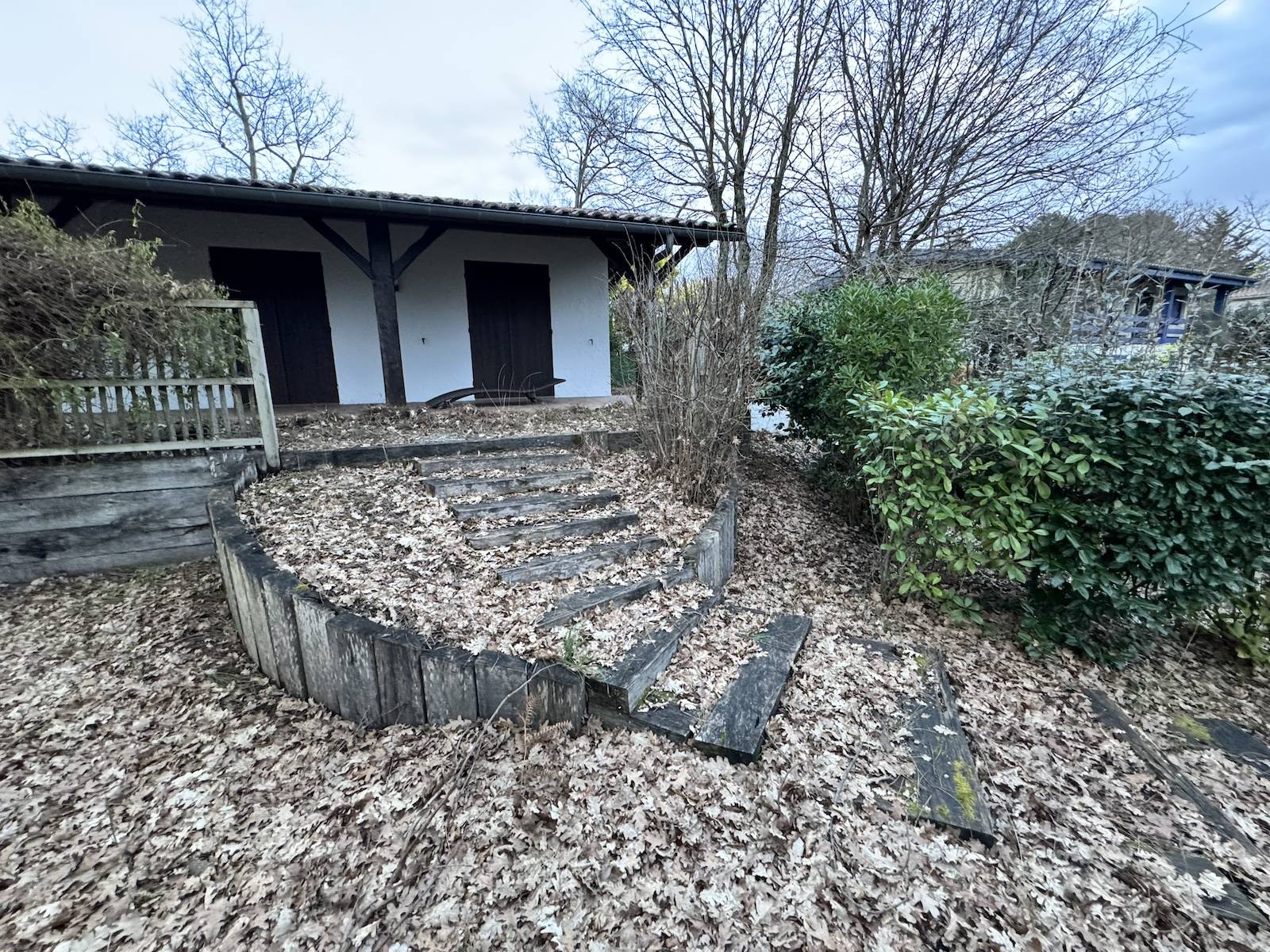 Mur de soutenement et marche en ardoise à Lacanau