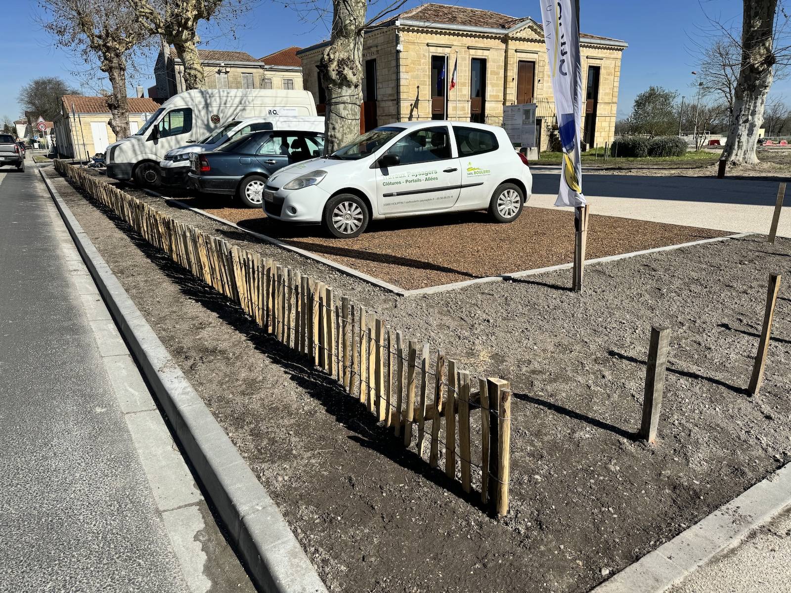 Aménagement d'une Clôture Ganivelle sur la place de la Mairie Cussac-Fort-Médoc !