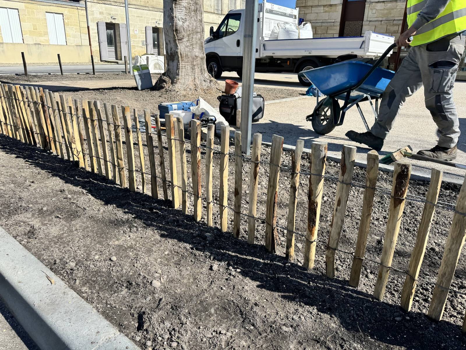 Aménagement d'une Clôture Ganivelle sur la place de la Mairie Cussac-Fort-Médoc !