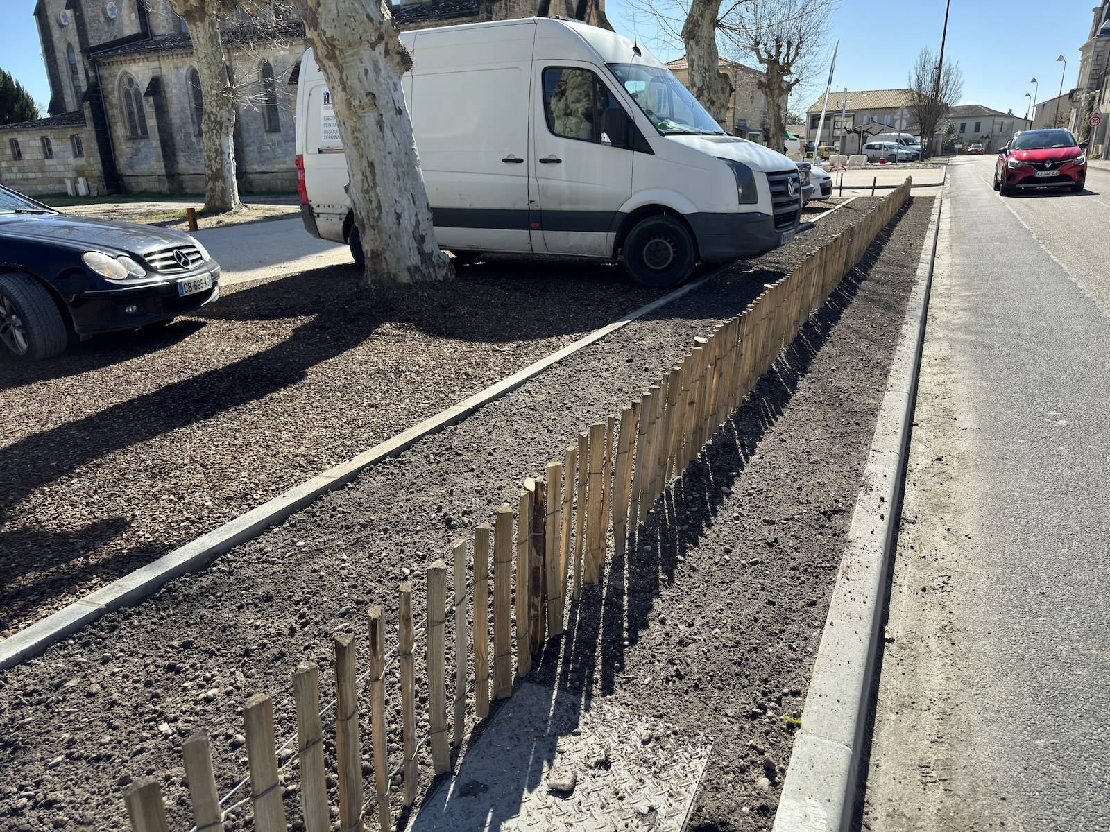Aménagement d'une Clôture Ganivelle sur la place de la Mairie Cussac-Fort-Médoc !