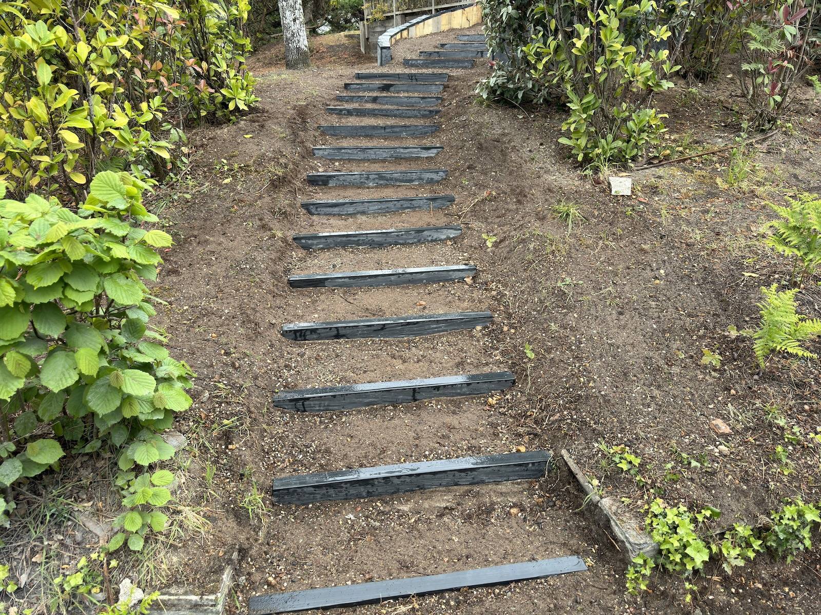 Mur de soutenement et marche en ardoise à Lacanau