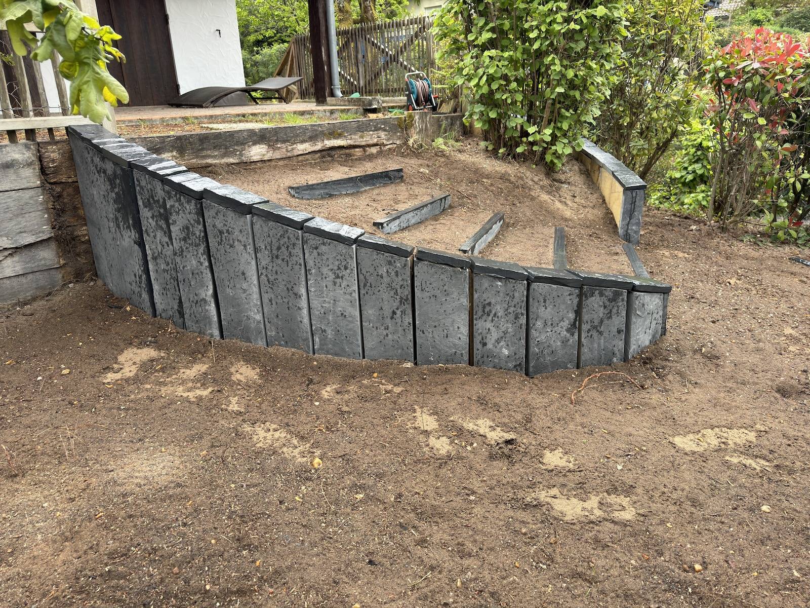 Mur de soutenement et marche en ardoise à Lacanau