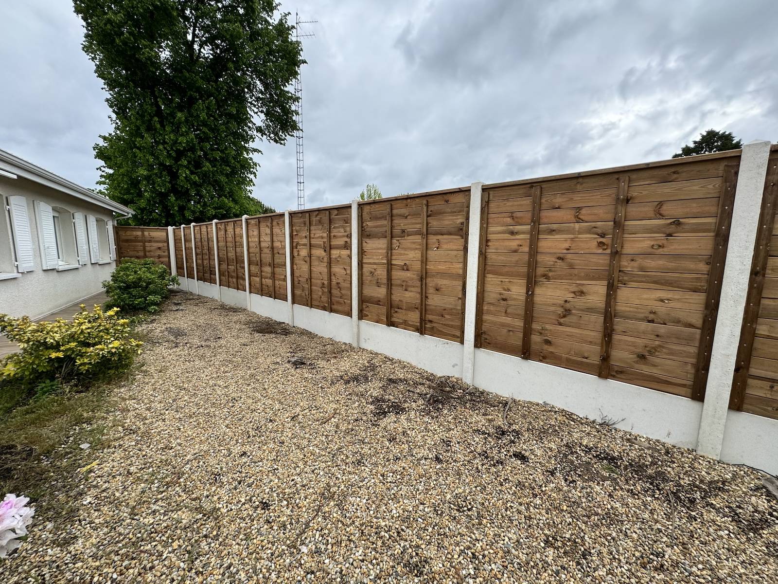 Création clôture béton et bois vivre en bois !