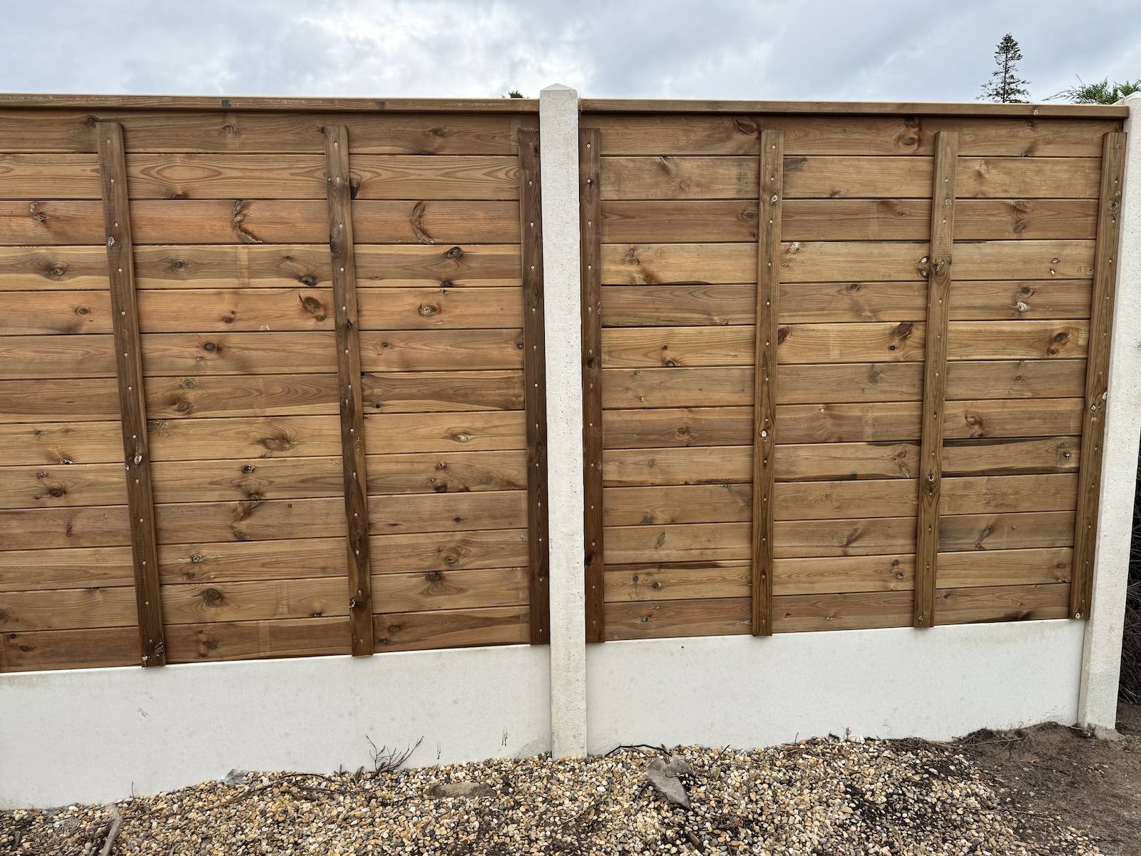 Création clôture béton et bois vivre en bois !