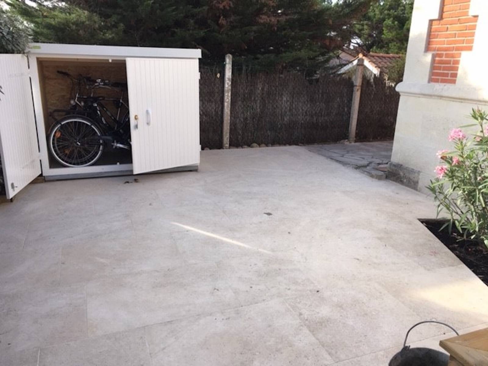 Terrasse à Soulac avec Dalles de Montignac : 