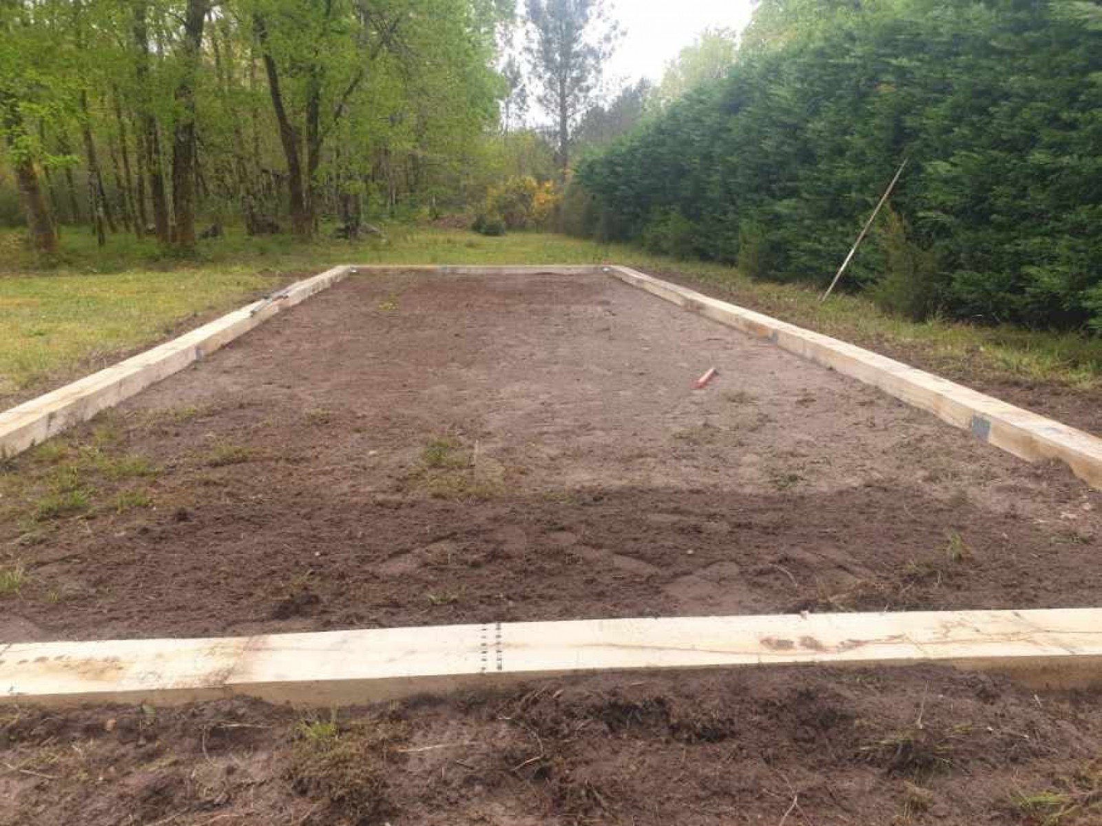 AVANT Création d'un boulodrome chez un particulier à Carcans : une initiative conviviale et sportive
