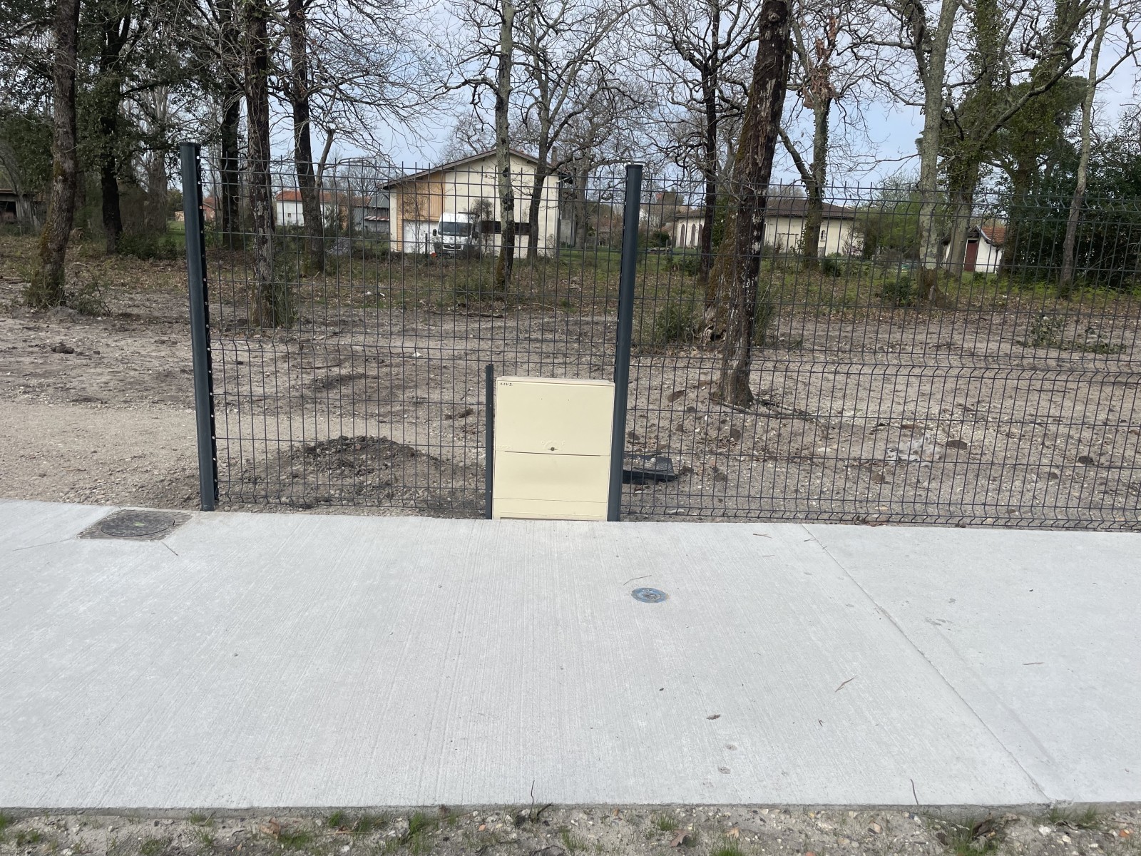 Réalisation d’une clôture rigide gris anthracite au lotissement Airial des Girolles à Hourtin (33) !
