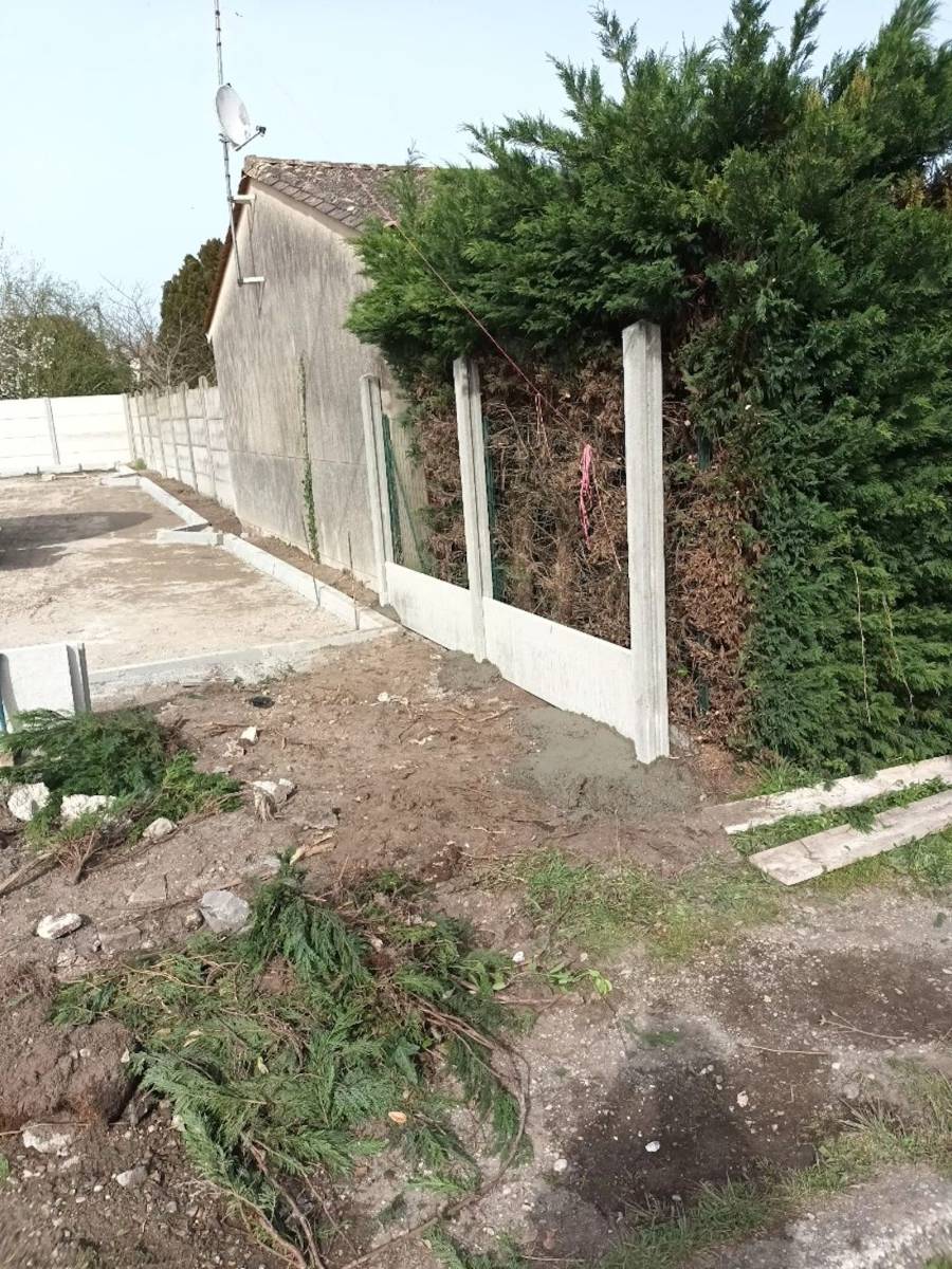Création d’une clôture pas cher par des spécialistes à Pauillac ! 