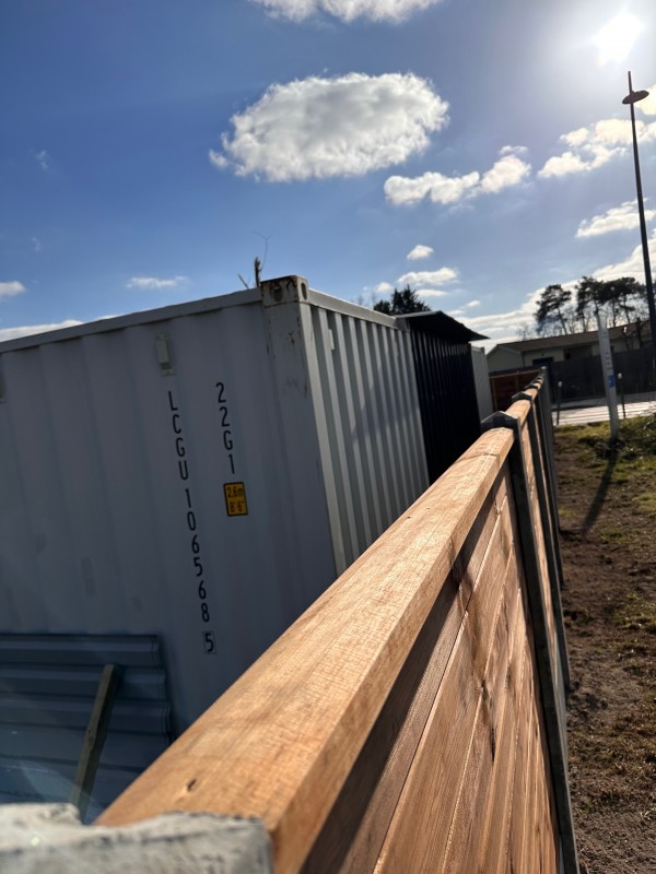Création d’une clôture béton sur 46 m avec remplissage bois à Vendays-Montalivet (33) !