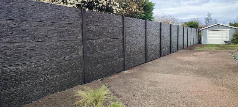 Clôture dalle décorative