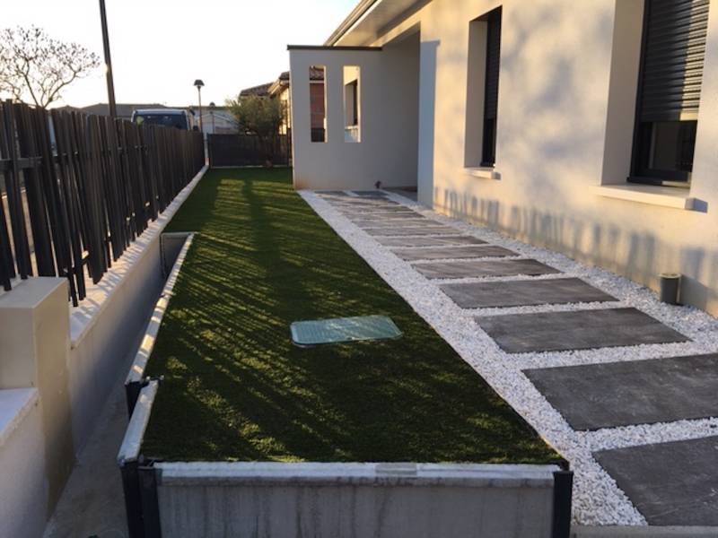 Réalisation d'un aménagement extérieur à Saint-Médard-en-Jalles comprenant du gazon synthétique ! 