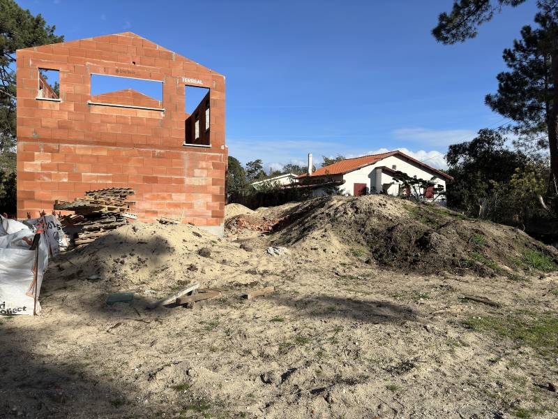 Création d’une Clôture Bois en pin classe 4 avant après réalisée à Montalivet dans le médoc ! 