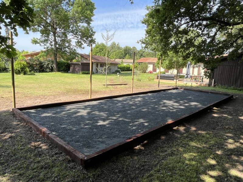 Boulodrome spacieux chez un particulier à saint Vivien 