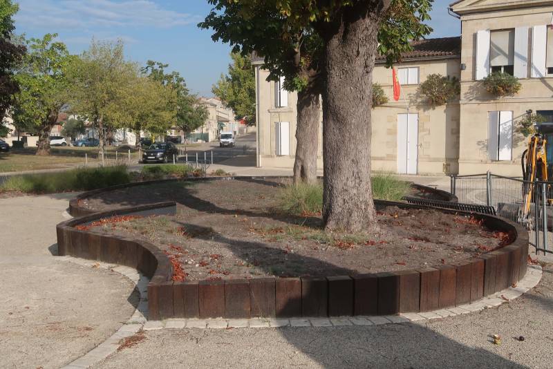 Retenue de terre avec traverse en chêne à Saint-Julien-Beychevelle ! 