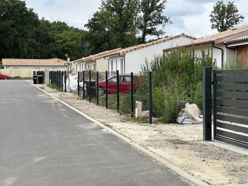 Clôture rigide de 650 mètres de long à Castelnau-de-Médoc 