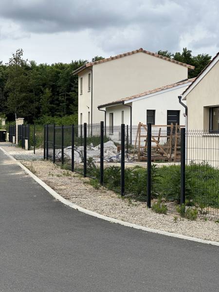 Clôture rigide de 650 mètres de long à Castelnau-de-Médoc 