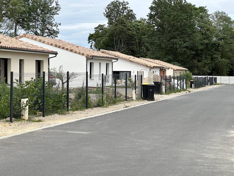 Clôture rigide de 650 mètres de long à Castelnau-de-Médoc 