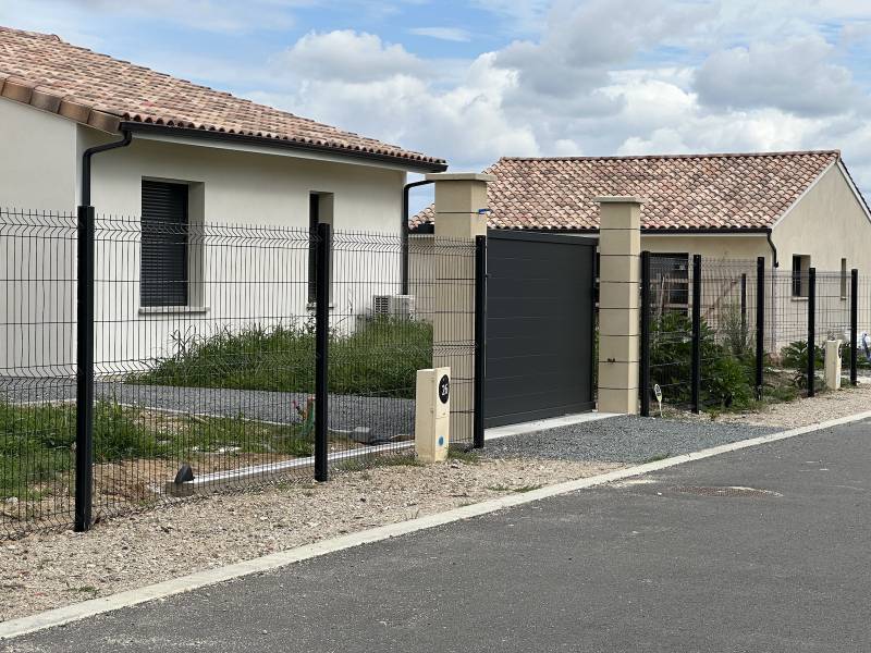 Clôture rigide de 650 mètres de long à Castelnau-de-Médoc 