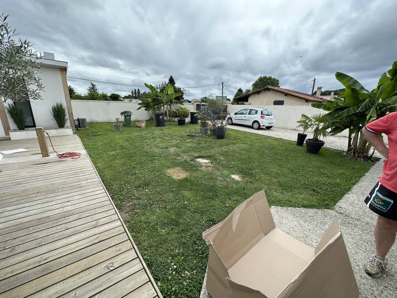 Création d'un Jardin en gazon synthétique à Lesparre chez un particulier à Lesparre !