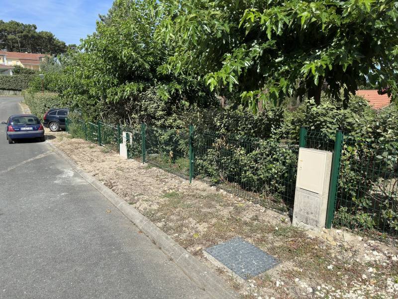 Installation d’une clôture rigide en quinconces à Lacanau !