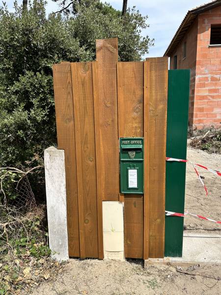 Création d’une Clôture Bois en pin classe 4 avant après réalisée à Montalivet dans le médoc ! 
