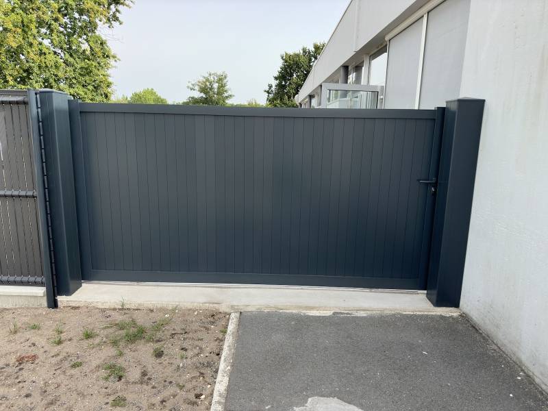 Rénovation de la clôture et création d'un portail coulissant aluminium à l'école publique de Vendays Montalivet