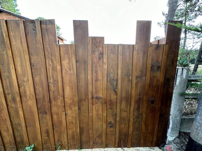 Création d’une Clôture Bois en pin classe 4 avant après réalisée à Montalivet dans le médoc ! 