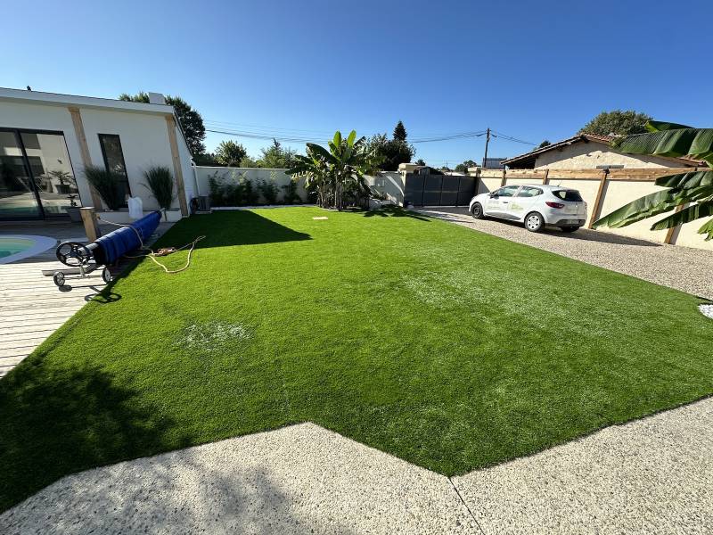 Création d'un Jardin en gazon synthétique à Lesparre chez un particulier à Lesparre !