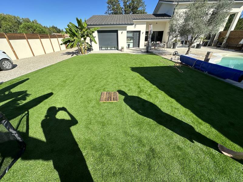 Création d'un Jardin en gazon synthétique à Lesparre chez un particulier à Lesparre !