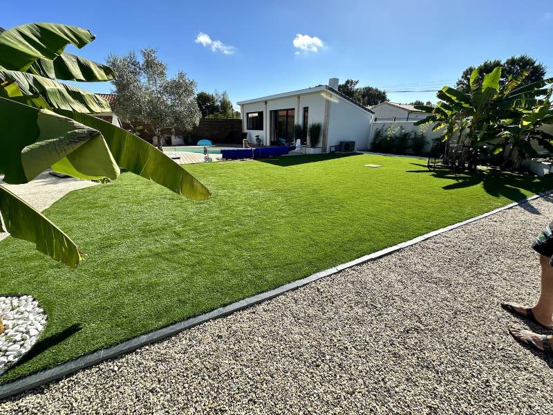 Création d'un Jardin en gazon synthétique à Lesparre chez un particulier à Lesparre !