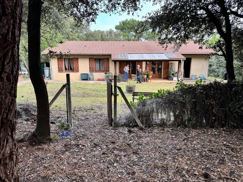 Clôture rigide avec occultation bois pas cher pour un jardin à Soulac ! 