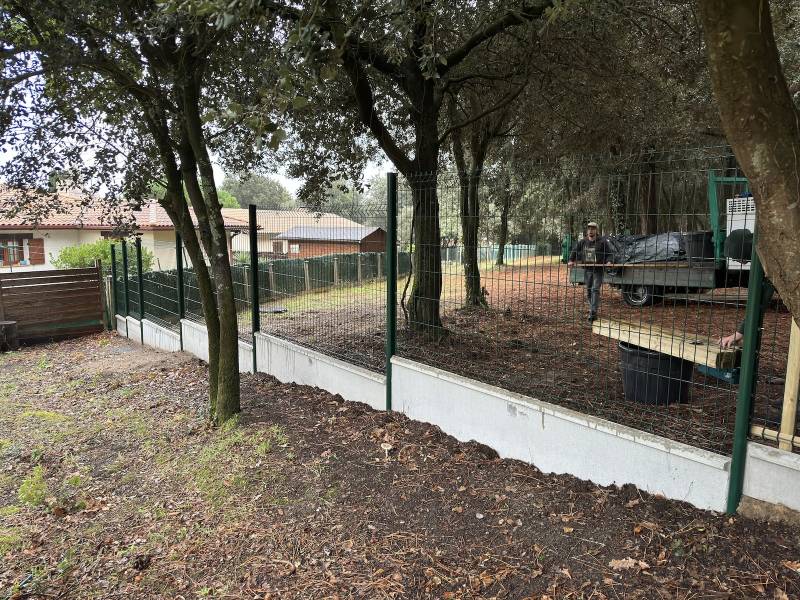 Clôture rigide avec occultation bois pas cher pour un jardin à Soulac ! 