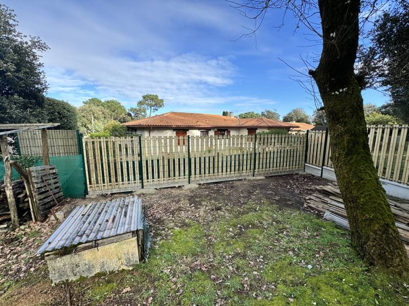 Clôture rigide mixte avec occultation bois design à Soulac ! 